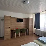 & Restaurant Friedrichshoehe Hotel *