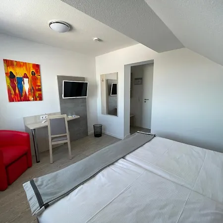 & Restaurant Friedrichshoehe *