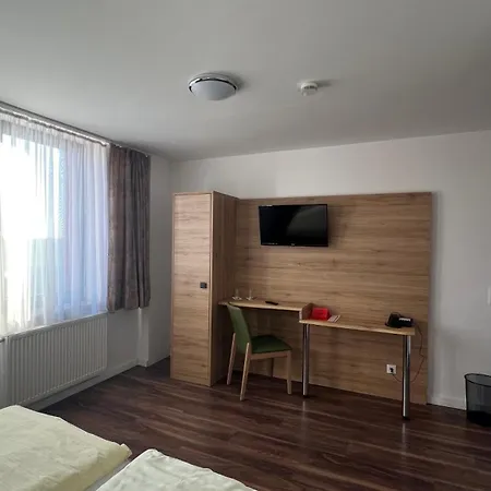 & Restaurant Friedrichshoehe *